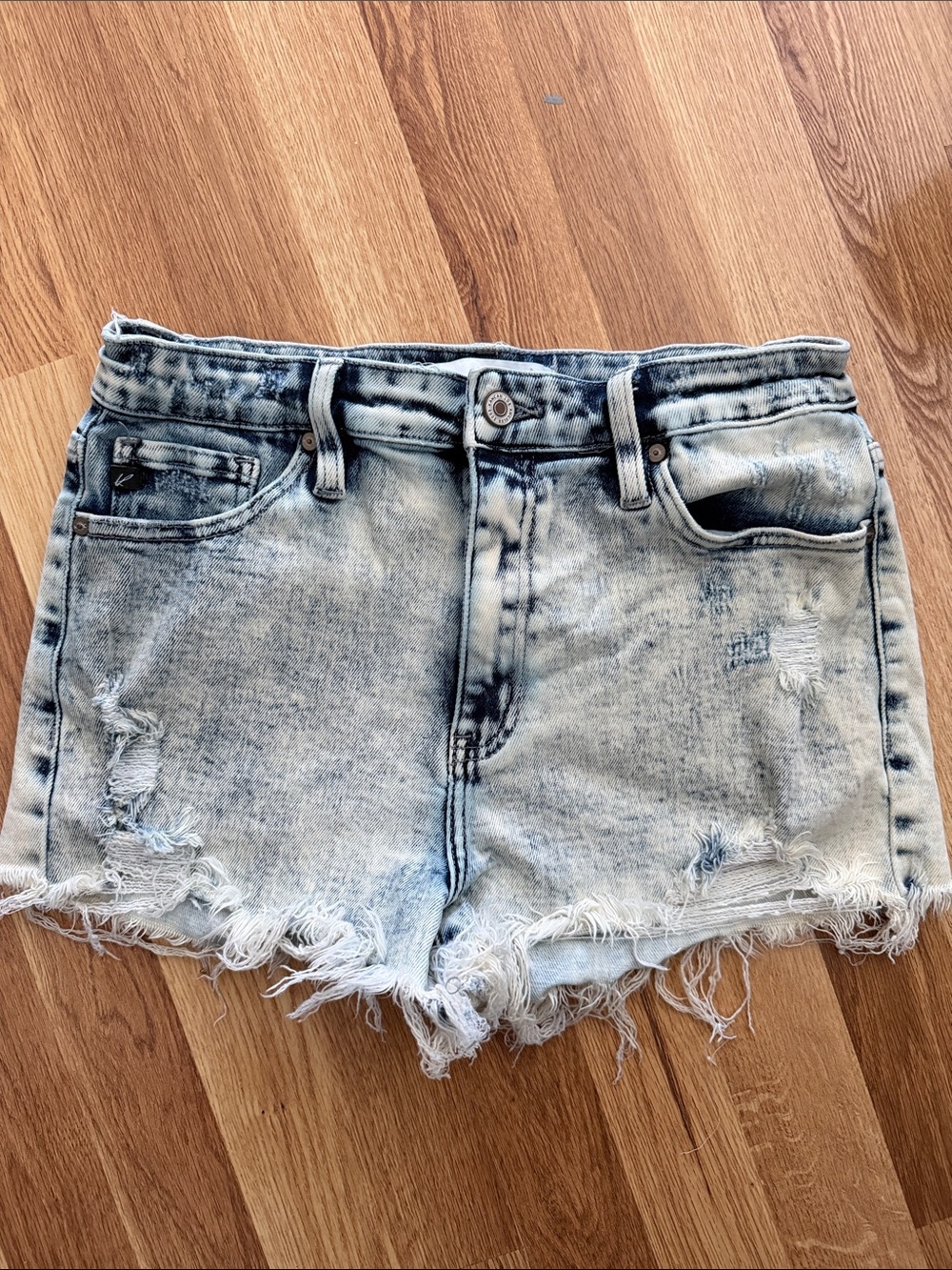 KanCan Light Bleached Denim Frayed-Hem Shorts